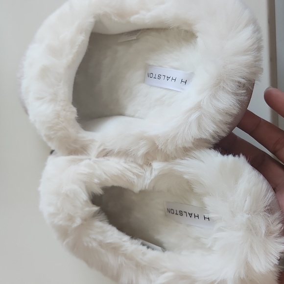 NEW!  Halston  memory foam slippers Size: 8 & 10 - Picture 12 of 14